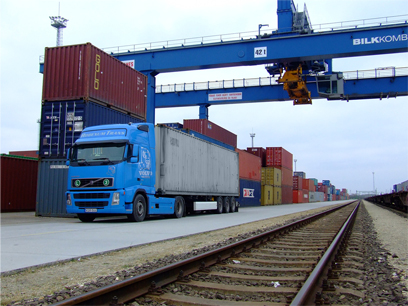 Cégünk a Magyarországon jelen lévő piacvezető szállítmányozási cégekkel és vasúti operátorokkal áll kapcsolatban.